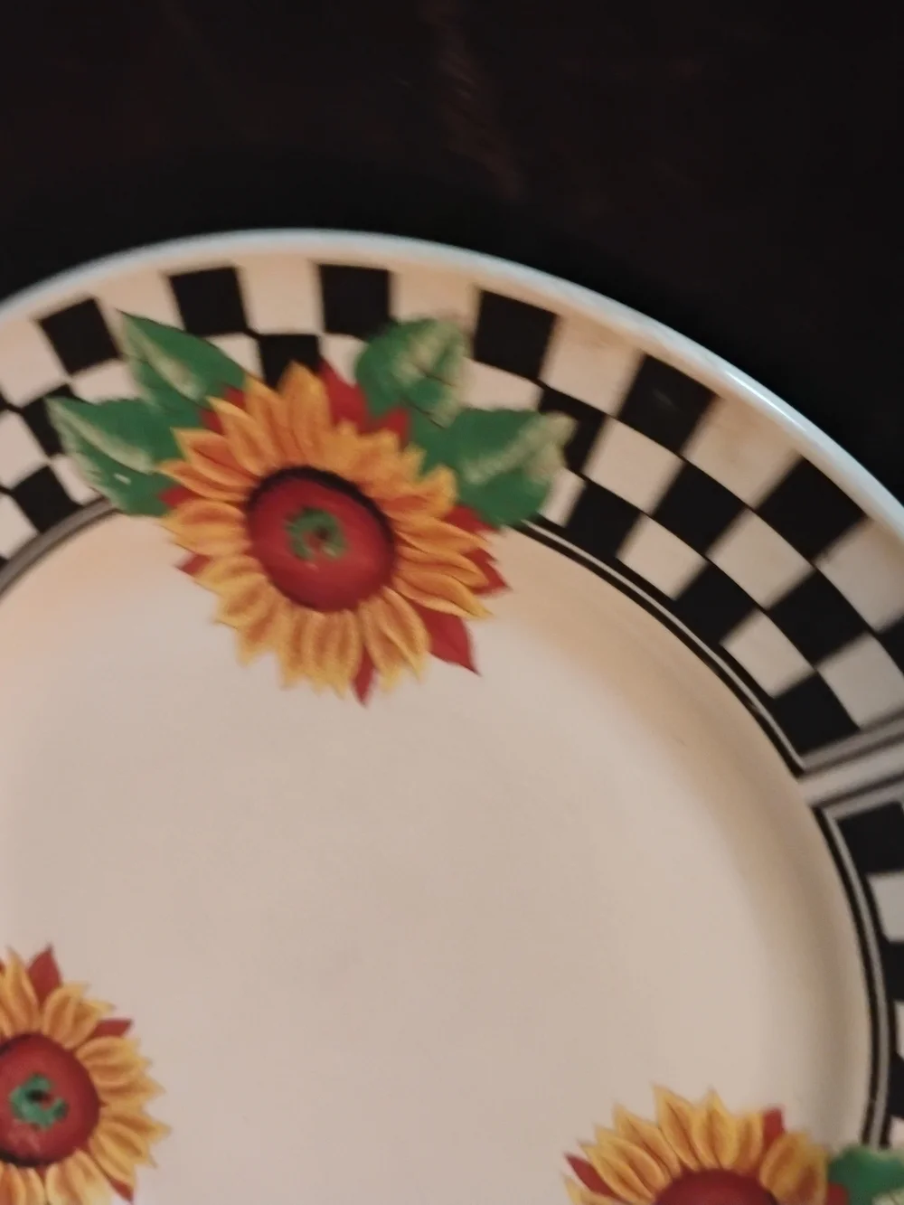 Sunflower Checkered Ceramic Dinner Plate - White and Yellow